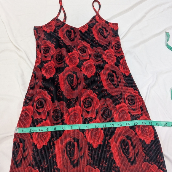 Almost Famous Ribbed Red Rose Patterned Maxi Dress - Picture 7 of 11